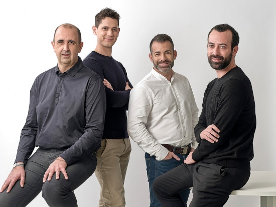Arterofotografos es un estudio especializado en Fotografía publicitaria en Valencia, fotografia de producto profesional, estudio de fotografia en valencia, fotografia de interiorismo, fotografia de alimentacion, produccion de video corporativo en valencia, fotografia profesional de alta calidad